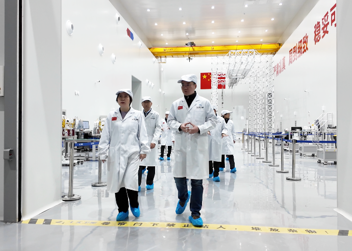 黑龙江省副省长丛丽一行莅临工大卫星走访调研
